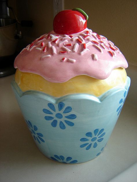 Cupcake cookie jar by cupcakechicutah, via Flickr Cupcake Cookie Jar, Cupcake Kitchen Decor, Red Icing, Cookies Cupcake, Collectible Cookie Jars, Cupcake Cookie, Pretty Cupcakes, Ceramic Cookie Jar, Unique Cookies