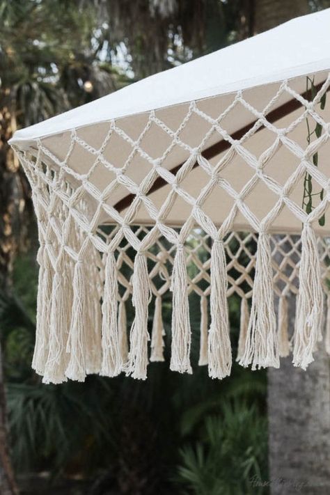 Patio umbrella fringe, scallop, macrame Macrame Umbrella Diy, Large Outdoor Dining Table, Parasol Diy, Macrame Umbrella, Macrame Outdoor, Outdoor Macrame, Outdoor Dining Table And Chairs, Macrame Chairs, Dining Table And Chairs