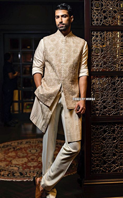 Tarun Tahiliani - India 🇮🇳 Mens Party Wear, Indian Wedding Clothes For Men, Nikah Outfit, Wedding Kurta For Men, Groom Dress Men, Indian Groom Wear, Blazer Outfits Men, Indian Fashion Trends, Mens Kurta Designs