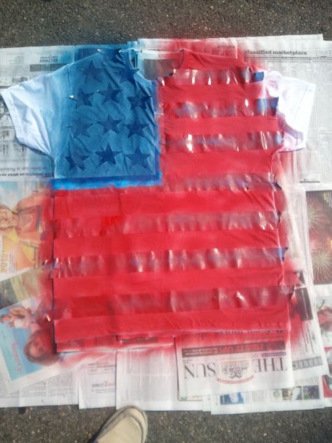 Bleach Shirt Diy, Diy Flag, Ty Dye, Diy Tie Dye Designs, Tie Dye Patterns Diy, Diy Tie Dye Shirts, 4th July Crafts, Tie Dye Crafts, How To Tie Dye