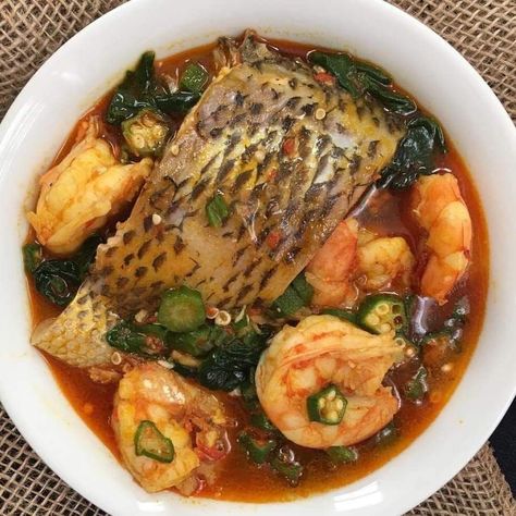 Okro Soup, Fish Stew Recipes, Nigeria Food, African Recipes Nigerian Food, Ghanaian Food, African Dishes, Africa Food, African Cooking, Healthy Food Inspiration