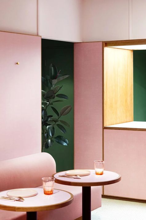 child studio draws from london's classic cafes of the 50s for soft pink restaurant in chelsea Pink Restaurant, Café Design, Mosaic Floor Tile, Pizza Restaurant, Banquette Seating, Mid Century Lighting, London Restaurants, Pink Interior, Interior Photography