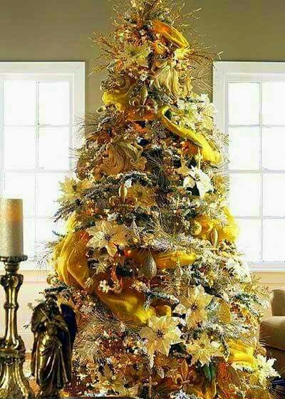 *:•. .•:* ❄ *:•. .•:* Themed Trees, Yellow Christmas, Gold Christmas Tree Decorations, Gold Decorations, Christmas Interiors, Christmas Tree Inspiration, Xmas Trees, Christmas Memories, Beautiful Christmas Trees