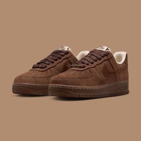 Brown Shoes Streetwear, Brown Shoes Nike, Nike Brown Shoes, Brown Nike Shoes Aesthetic, Nike Shoes Air Force Brown, Nike Brown Lace-up Sneakers, Nike Brown Suede Sneakers, Nike Shoes Photo, Nike Fashion Sneakers