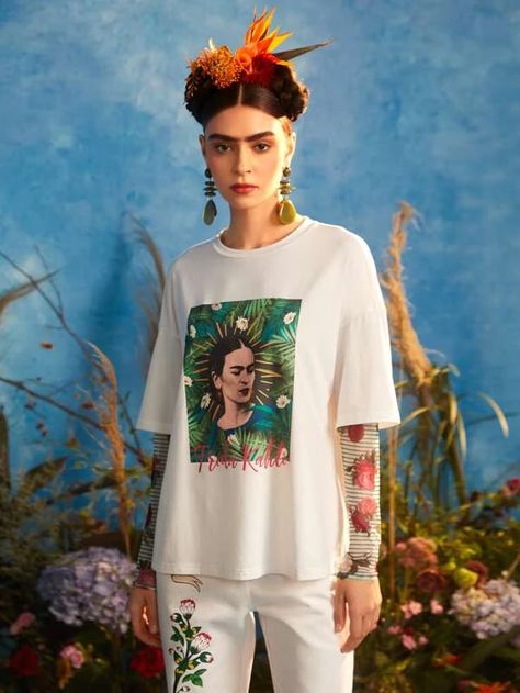 Frida Kahlo X SHEIN T-shirt 2 en 1 figure et lettre | SHEIN Y2k Long Sleeve, White Stripes Shirt, Tshirt Outfit, Dolman Sleeve Tops, Art Shirt, White Long Sleeve Shirt, Stretchy Tops, Thermal Long Sleeve, Basic Long Sleeve