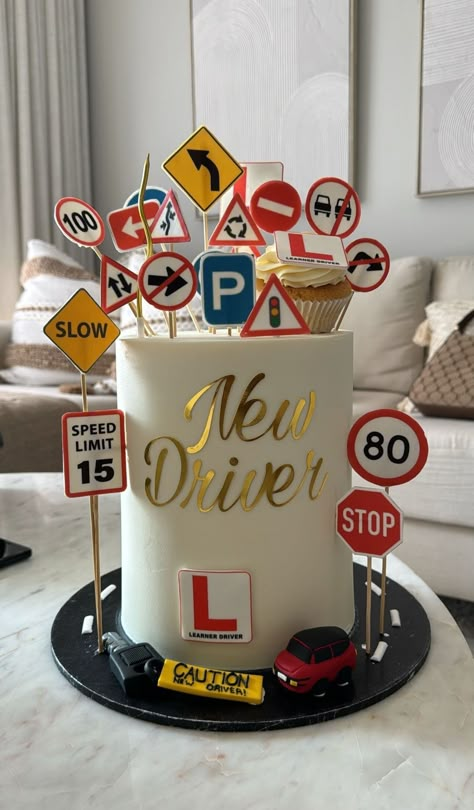 Ferrari Cakes For Men, New Driver Cake, Driver License Cake, Driving License Cake, Car Cake Design For Boys, Drivers Licence Photo, 17th Birthday Cakes, Cars Cake Design, Cute Cake Ideas