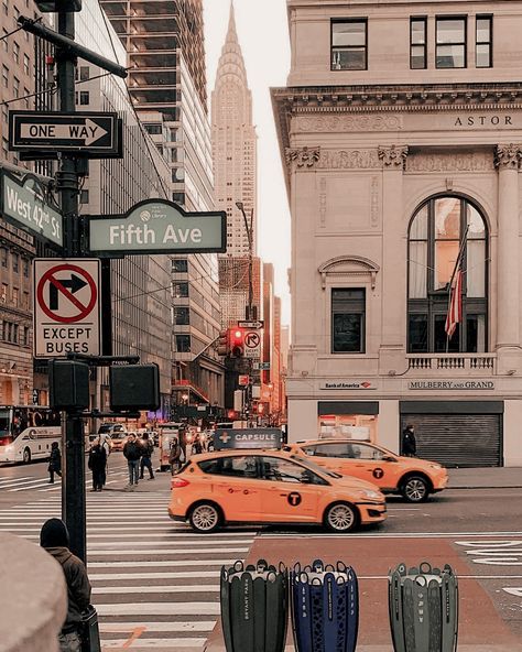 Apartment City, Nyc City, New York City Aesthetic, Nyc Baby, Voyage New York, Nyc Aesthetic, Midtown Manhattan, Nyc Life, Strip Steak