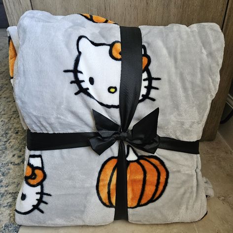 Hello Kitty Halloween Blanket, Fall Blankets, Halloween Core, Pumpkin Blanket, Hello Kitty Pumpkin, Fall Board, Boo Baskets, Hello Kitty Bed, Hello Kitty Blanket