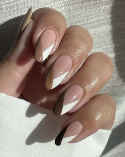 Brown And White French Tip, Almond Nails For Spring, Brown Nail Design, Nail Designs 2022, White French Tip Nails, Trendy Almond Nails, Nail Discoloration, Nail Armor, Nail Fall