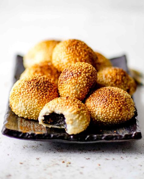 Chinese Air Fryer Sesame Balls Recipe (煎堆) - ET Food Voyage Sesame Balls Recipe, Air Fryer Chinese, Sesame Balls, Cookie Delivery, Gooey Cookies, Double Chocolate Chip Cookies, Red Bean Paste, Chinese Dessert, Diy Desserts