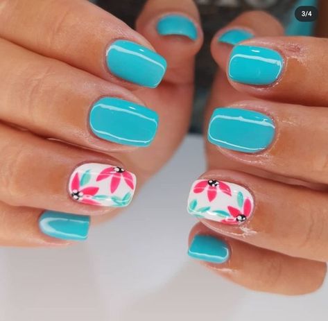 Beach Dipped Nails, Spring Vacation Nails Simple, Summer Beach Vacation Nails, Fun Nail Designs Creative Simple, Dip Manicure With Design, Beach Dip Nail Ideas, August Manicure Ideas, Beach Gel Nails Ideas Short, Short Beach Nail Ideas