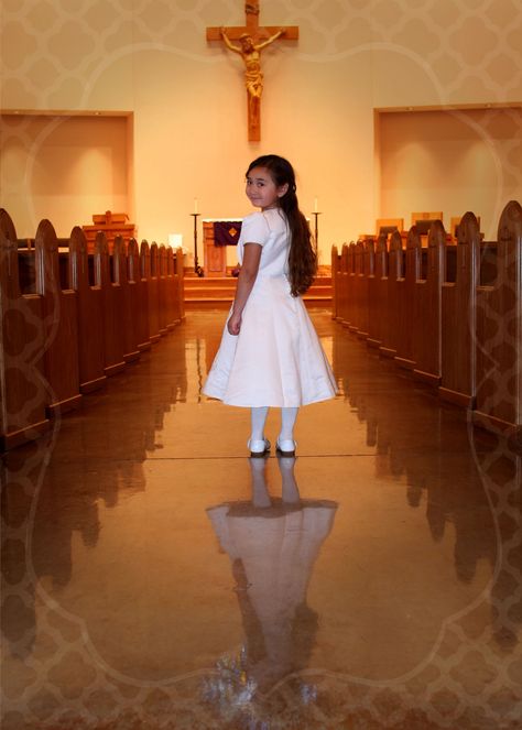 Beautiful pic Confirmation Pictures, Christening Photos, First Communion Decorations, Baptism Photos, Communion Decorations, Girls Communion Dresses, Communion Party, Catholic Kids, Christening Outfit