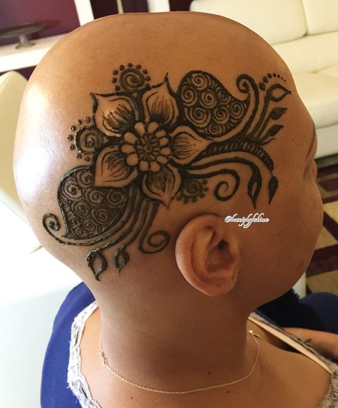 She wanted this design again. I changed the flower design a bit...which she loved. #henna #hennatattoo #hennadesign #hennalife Henna On Bald Head, Henna Crown Design, Bald Head Tattoos Women, Bald Head Tattoos, Head Tattoos Women, Head Henna, African Henna, Bald Head Tattoo, Henna Crown