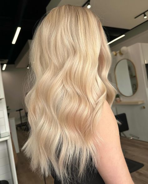 High impact blonde & low maintenance roots really do be my love language 🫶🏻 Save this for your next summer blonde appointment! #blondehighlights #blondehaircolor #honeyblonde #honeyblondehaircolor #blondebalayage #brightblonde Really Blonde Hair, Bright Honey Blonde Hair, Honey Blonde Hair Color, Summer Blonde, My Love Language, Warm Blonde, Honey Blonde Hair, Bright Blonde, Love Language