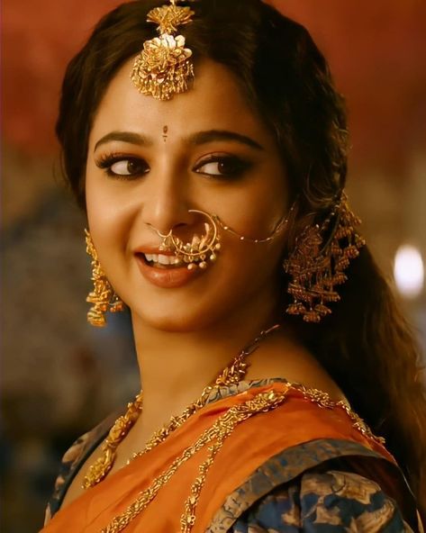 Anushka Pics, Bharatanatyam Poses, Brunch Outfit Spring, Anushka Photos, Indian Wedding Gowns, Star Actress, Indian Bride Outfits, Anushka Shetty, Fancy Jewellery Designs