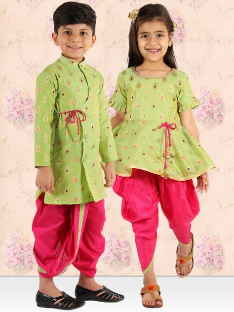 Couple Dresses, Stylish Boy Clothes, Mom And Baby Dresses, Baby Fancy Dress, Kids Clothes Diy, Stylish Boy, Twin Baby Girls, Boys Kurta, Small Girl