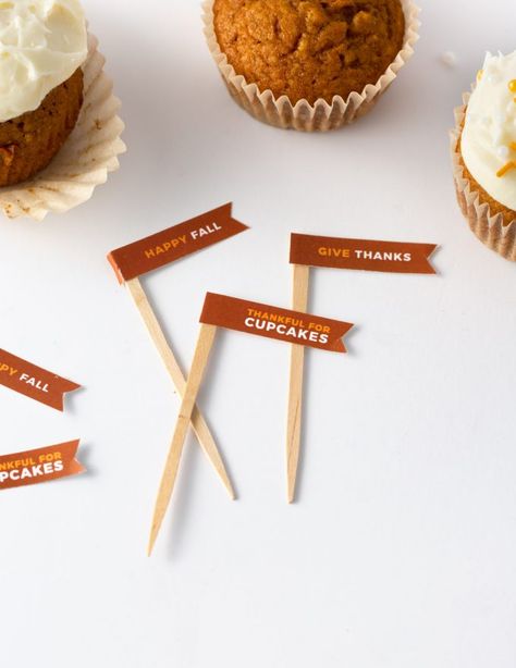 Thanksgiving Cupcake Toppers ...FREE printable... Cupcake Toppers Free Printable, Thanksgiving Cupcake Toppers, Free Printable Thanksgiving, Thanksgiving Cupcakes, Cupcake Toppers Free, Free Thanksgiving Printables, Fall Cupcakes, Printable Thanksgiving, Pumpkin Thanksgiving