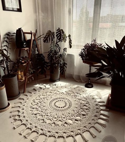 Carpet Macrame, Macrame Aesthetic, Macrame Carpet, Macrame Rug, Mandala Rug, Macrame Mandala, Macrame Patterns Tutorials, Macrame Ideas, Macrame Tutorial