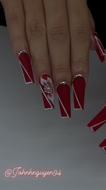 White And Red Nails With Designs, Trending Nail Art Designs, Free Hand Designs, Ombre Nail Art Designs, Boho Nails, Fancy Nails Designs, Nails Design With Rhinestones, Stiletto Nails Designs, Work Nails