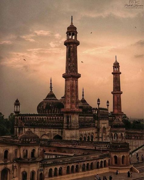 Nawab Aesthetic, Bara Imambara Lucknow, Indian Monuments Aesthetic, Lucknow Aesthetic Photos, Lucknow Wallpaper, North Indian Aesthetic, Uttar Pradesh Aesthetic, Uttar Pradesh Culture, Lucknow Monuments