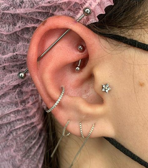 Your Body Is A Temple, Piercing Art, Orbital Piercing, Different Ear Piercings, Ear Peircings, Cool Ear Piercings, Pretty Ear Piercings, Face Piercings, Cool Piercings