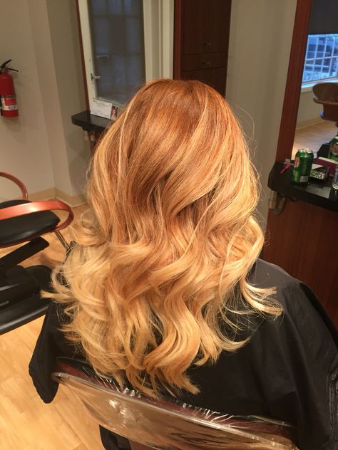 Halo Ombre Hair, Copper Blonde Balayage, Colored Hair Roots, Caramel Blonde Hair, Free Woman, Strawberry Blonde Hair Color, Hair Color Formulas, Ginger Hair Color, Dark Roots Blonde Hair