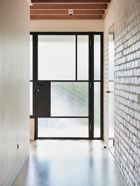 The Elwood family home of Jo Twaddell and Toby McIntyre. Photo – Eve Wilson. Production by Lucy Feagins / The Design Files. Steel Front Door Entrance, Porte In Ferro, Steel Front Door, Steel Door Design, Front Door Entryway, Door Entryway, Wood Front Doors, Door Entrance, Door Inspiration