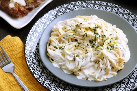 Milky Truffle Pasta Tuna Carbonara, Truffle Pasta Recipe, Carbonara Recipes, Carbonara Recipe Creamy, Truffle Recipes, Creamy Pesto Pasta, Creamy Shrimp Pasta, Truffle Pasta, Summer Truffle