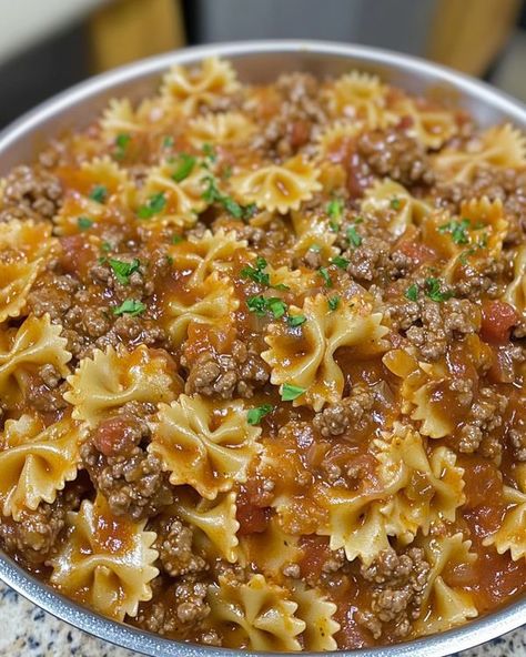 Emily Recipes Creamy Bowtie Pasta With Ground Beef, Beef And Bowtie Pasta Recipe, Pasta Recipes Bowtie, Creamy Beef And Bowtie Pasta, Creamy Bowtie Pasta, Farfalle Pasta Recipes, Pasta With Ground Beef, Bow Tie Pasta Recipe, Ground Beef Pasta Recipes