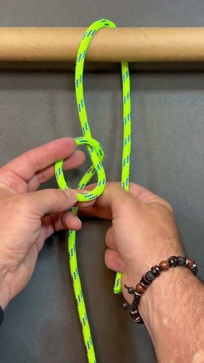 Bowline Knot Bowline Knot Tutorial, Truckers Knot, Hammock Knots, Cowboy Knot, Animated Knots, Climbing Knots, Sailing Knots, Bowline Knot, Paracord Bracelet Designs