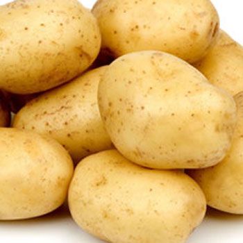 5 Potato Face Pack Tutorials With Pictures And Detailed Steps Potato Face, Benefits Of Potatoes, Kacang Tanah, Fresh Potato, Baby Potatoes, Peeling Potatoes, Boiled Potatoes, Whole Foods, Fresh Vegetables