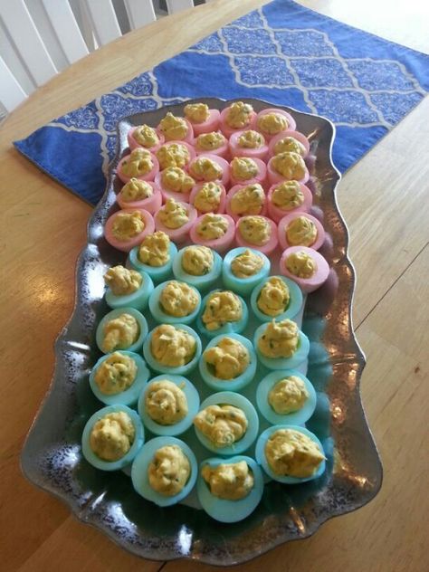 Pink & Blue deviled eggs for a baby shower! Gender Reveal Party Snacks Cute Ideas, Pink And Blue Deviled Eggs Gender Reveal, Gender Reveal Snacks Finger Foods, Gender Reveal Deviled Eggs, Finger Food For Gender Reveal Party, Gender Reveal Appetizer Ideas, Easy Gender Reveal Food Ideas, Gender Reveal Food Ideas Meals, Pink And Blue Baby Shower Ideas