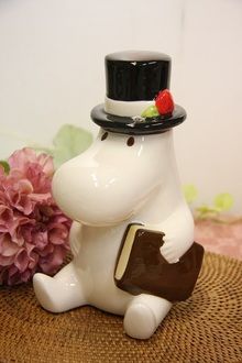 Pappapankki :) Rakuten Moomin House, Micro Pig, Cotton Ornaments, Micro Pigs, Moomin Valley, Tove Jansson, Clay Diy Projects, Money Box, Journal Design