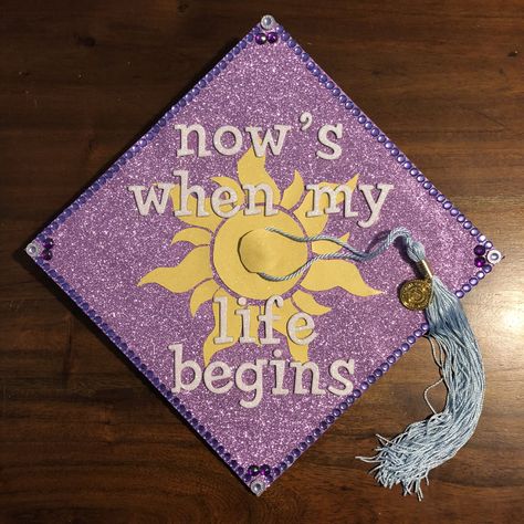 Tangled Themed Graduation Caps, Graduation Cap Designs Disney Princess, Tangled Graduation Cap Ideas, Tangled Grad Cap, Disney Cap Ideas, Rapunzel Grad Cap, Masters Grad Cap, Grad Cap Ideas Disney, Tangled Graduation Cap