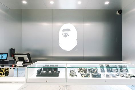 Dior Balmain and BAPE Lease New Spaces on and Near NYC's 5th Avenue #daily #news #hypebeast #mux #muxjasper #fivedoubleues Paris Store, Dover Street Market, Monochrome Fashion, Miami Design, Store Opening, Design District, Retail Space, Luxury Linen, Store Design