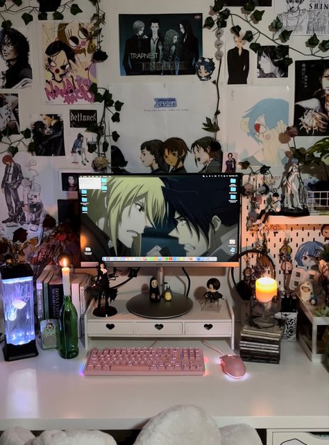 Manga Desk Setup, Desk Setup Artist, Grunge Desk Setup, Dark Anime Room Ideas, Grunge Anime Room, Anime Grunge Room, Anime Gaming Setup, Otaku Desk, Anime Desk Setup