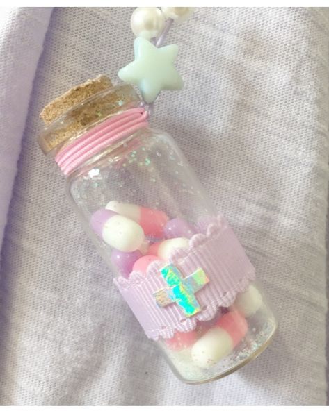 Pastel pills, Yami kawaii, menhera, fairy kei, harajuku, necklace Kawaii Hospital Core, Menhera Kei Aesthetic, Yami Kawaii Accessories, Yami Kawaii Clothes, Menhera Accessories, Yami Kawaii Outfit Ideas, Menhera Kei Fashion, Kawaii Diys, Yume Kawaii Aesthetic