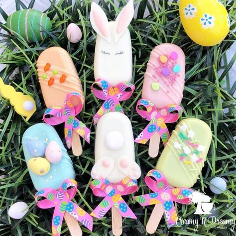 Easter Cakepops Ideas, Easter Chocolate Covered Treats, Easter Cake Sicles, Easter Cakesicles Ideas, Bunny Cakesicles, Easter Cake Popsicles, Easter Cakecicle, Easter Bakery Ideas, Spring Cakesicles