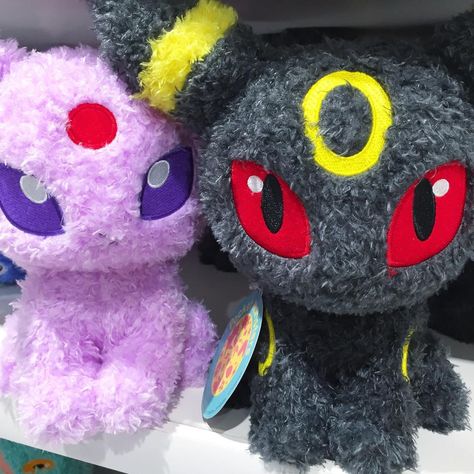 Miki on Instagram: “New! Umbreon and Espeon plush from the Sekiguchi Moko Moko plush series” Espeon Aesthetic, Espeon Icon, Espeon X Umbreon, Umbreon X Espeon, Espeon Plush, Espeon And Umbreon, Espeon Pokemon, Umbreon Espeon, Umbreon And Espeon