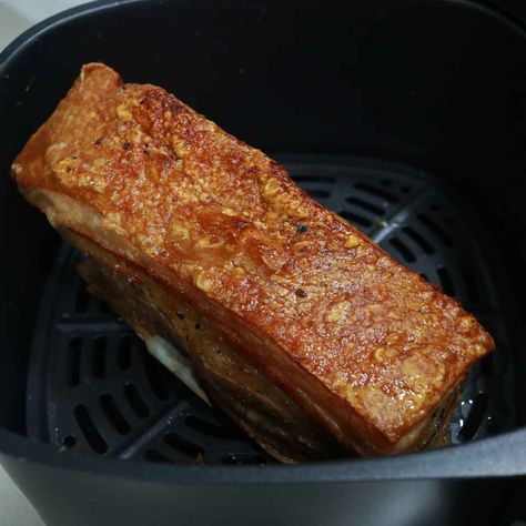 Lechon Kawali Air Fryer, Lechon Recipe, Pilipino Food Recipe, Roasted Pork Belly Recipe, Pork Belly Recipes Crispy, Lechon Kawali, Healthy Pork Recipes, Fried Pork Belly, Deep Fried Tofu