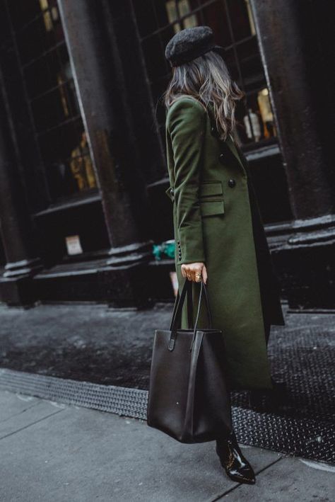 Finding The Perfect Winter Coat Fashion Questions, Winter Mode Outfits, Pijamas Women, Green Wool Coat, Fashion Blogger Outfit, Peacoats, Givenchy Bag, Blogger Outfits, Green Coat