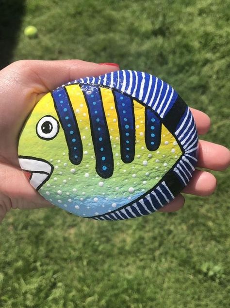 Painted Rock Fish, Turtle Painted Rocks, Rock Fish, Painted Rock Animals, Stone Art Painting, Happy Stones, Painted Rocks Kids, Painted Rocks Craft, Painted Rocks Diy