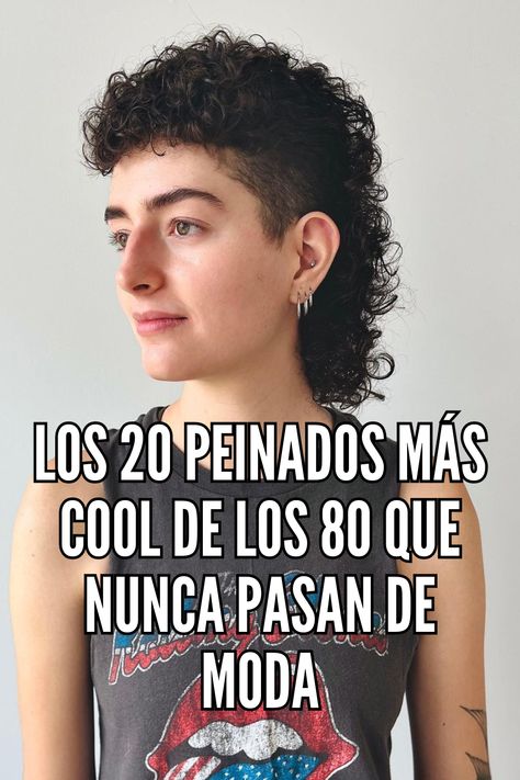 El mullet fue uno de los peinados más populares de los 80, tanto para hombres como para mujeres. Hoy en día, nos sigue encantando este estilo rock'n'roll tan vanguardista. Este peinado es especialmente chic con rizos naturales.  // Crédito de la foto: instagram @elizardfitz 80 Hairstyles, 80s Hairstyles, 80s Hair, Estilo Rock, Rock'n Roll, Foto Instagram, Cortes De Cabello Corto, Cortes De Pelo, Hairstyles