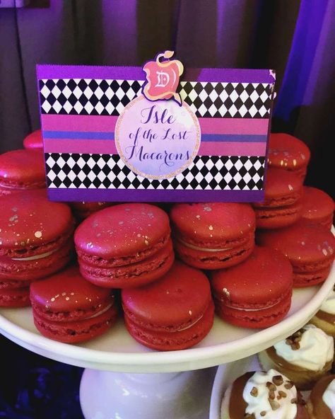 Red macarons at a Disney's Descendants birthday party! See more party planning ideas at CatchMyParty.com! Descendants Evie Party Ideas, Descendants 4 Party Ideas, Descendants Party Ideas Food, Rise Of Red Descendants Party Ideas, Descendants Rise Of Red Party Ideas, Descendants Rise Of Red Birthday Party, Rise Of Red Descendants Party, Descendants Birthday Party Ideas, Descendants Party Ideas