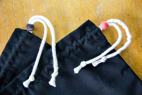 How To Sew a Drawstring Shoe Bag - Make and Takes Shoe Bag Pattern Free, Drawstring Shoe Bag, Tie Bags Diy, Diy Shoe Bag, Quick Sewing Gifts, Upcycle Shoes, Purse Sewing, Quilt Block Ideas, Machine Embroidery Thread