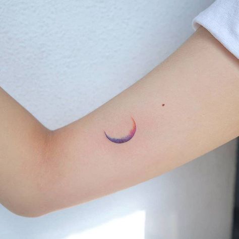 Tiny crescent moon tattoo on the inner arm. Small Spiritual Tattoos, Common Tattoos, Purple Tattoos, Korean Tattoo Artist, Best Tattoo Ever, Saved Tattoo, Crescent Moon Tattoo, Moon Tattoo Designs, Spiritual Tattoos