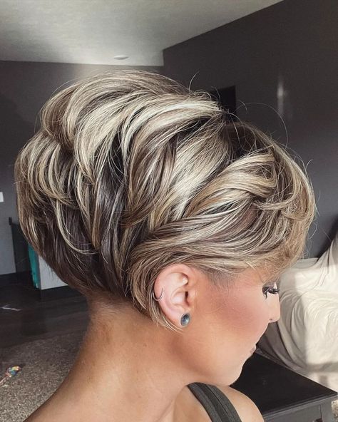 Pixie Cut Short, Stacked Hair, Short Hair Pixie Cuts, Short Hair Trends, Messy Short Hair, Short Hairstyles For Thick Hair, Short Choppy Hair, Penteado Cabelo Curto, Cute Hairstyles For Short Hair