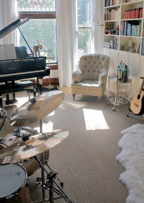 10 Teenage Boys Music Bedrooms | Home Design And Interior Ruang Studio Musik, Music Room Office, Music Room Design, Music Bedroom, Home Music Rooms, Music Room Decor, Music Studio Room, Piano Room, Deco Studio