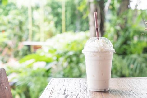 Vanilla Milkshake Recipe, Banana Nutrition Facts, Coconut Shake, Milkshake Smoothie, Health Benefits Of Almonds, Health Benefits Of Ginger, Background Food, Vanilla Milkshake, Vanilla Shake