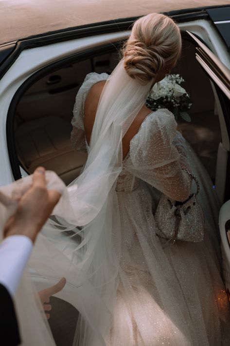 Bride Getting Out Of Car, Wedding Limousine, Vienna Wedding, Bridal Car, Nathalie Emmanuel, Wedding Transportation, Wedding Portrait Poses, Fotos Ideas, Story Insta